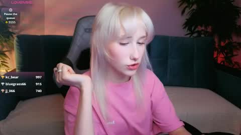 EvaBlonde TayaBrunette EliieBlack hair online show from 10, 5, 2026