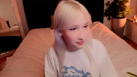 EvaBlonde TayaBrunette EliieBlack hair online show from 16, 5, 2026