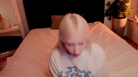 EvaBlonde TayaBrunette EliieBlack hair online show from 16, 5, 2026