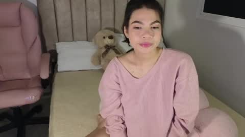 Snapshot of cielo_18d chatting on 14, 5, 2026 Mia online show from 14, 5, 2026