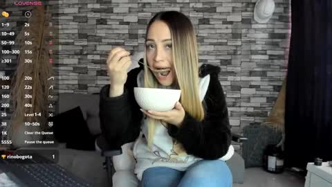 Snapshot of ciindy_lovee chatting on 3, 10, 2025 Ciindy Lovers online show from 3, 10, 2025