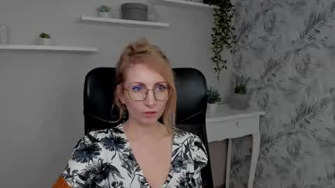 Snapshot of cinderellamoon chatting on 18, 2, 2026 Cinderella online show from 18, 2, 2026