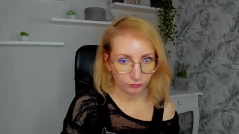 Snapshot of cinderellamoon chatting on 23, 2, 2026 Cinderella online show from 23, 2, 2026