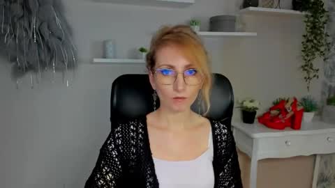 Snapshot of cinderellamoon chatting on 25, 2, 2026 Cinderella online show from 25, 2, 2026