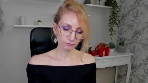 Snapshot of cinderellamoon chatting on 27, 2, 2026 Cinderella online show from 27, 2, 2026