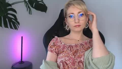 Snapshot of cinderellamoon chatting on 16, 6, 2026 Cinderella online show from 16, 6, 2026