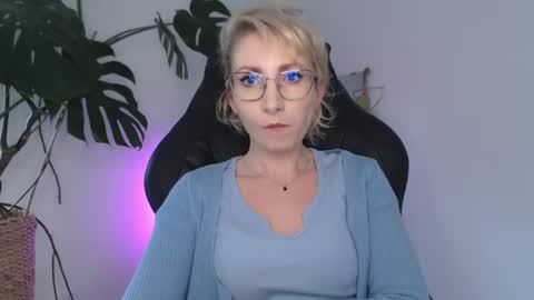Snapshot of cinderellamoon chatting on 18, 6, 2026 Cinderella online show from 18, 6, 2026