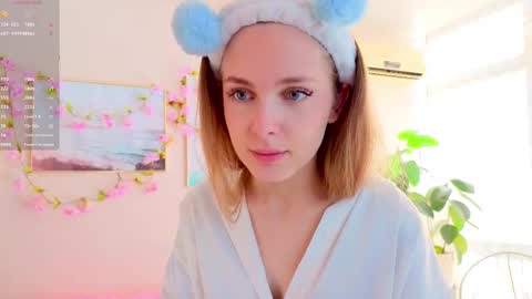 Snapshot of cindyreming01 chatting on 11, 9, 2025 indy online show from 11, 9, 2025