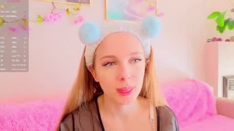 Snapshot of cindyreming01 chatting on 17, 9, 2025 indy online show from 17, 9, 2025