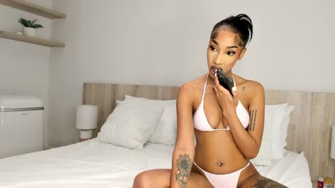 Snapshot of cinnamon_lips07 chatting on 2, 5, 2026 Indie online show from 2, 5, 2026