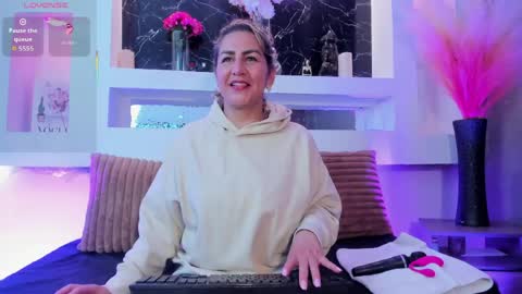 Cinthya  online show from 9, 4, 2026