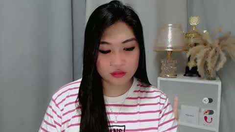 Snapshot of claire_wntr chatting on 29, 4, 2026 CLAIRE online show from 29, 4, 2026