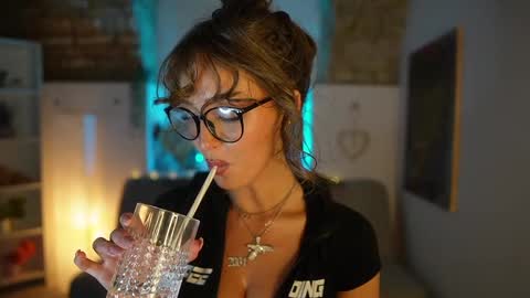 Clara smile online show from 13, 2, 2025