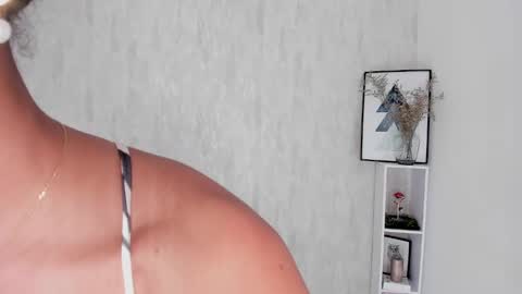 Snapshot of clara_tenssio chatting on 5, 1, 2025 Clara online show from 5, 1, 2025