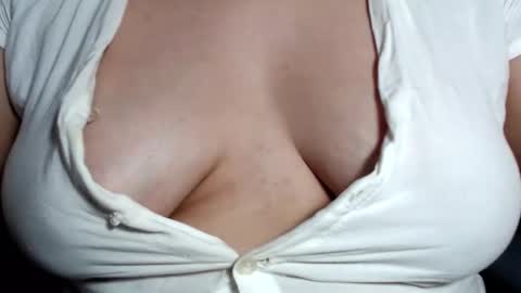 Snapshot of claraaa___ chatting on 2, 1, 2025 CLARA AT YOUR SERVICE online show from 2, 1, 2025