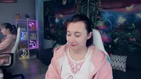 Snapshot of clarabenson chatting on 9, 9, 2025 clarabenson online show from 9, 9, 2025