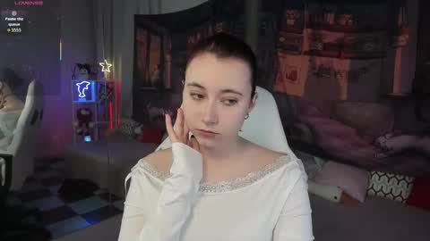 Snapshot of clarabenson chatting on 27, 10, 2025 clarabenson online show from 27, 10, 2025