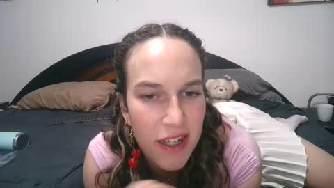 Snapshot of claralafontaine chatting on 20, 12, 2025 claralafontaine online show from 20, 12, 2025