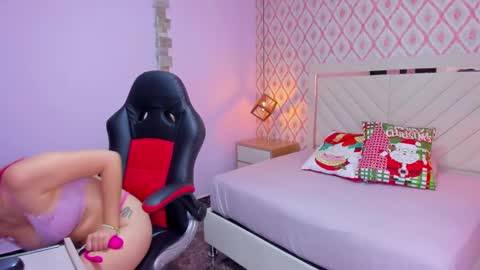 Snapshot of clarise_hall chatting on 6, 12, 2024 C L A R I S E online show from 6, 12, 2024