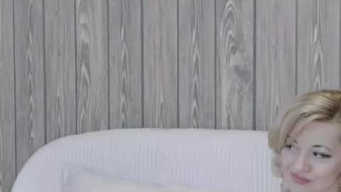 Classy Tinna online show from 14, 4, 2026