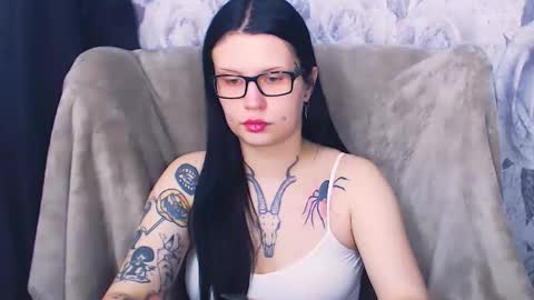 CleaDark online show from 5, 4, 2026