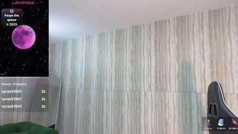 Snapshot of clementine_t chatting on 3, 10, 2025 Clementine online show from 3, 10, 2025