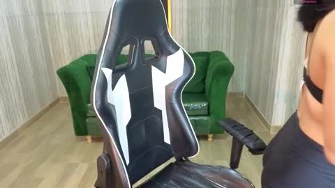 Snapshot of clementine_t chatting on 19, 10, 2025 Clementine online show from 19, 10, 2025