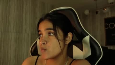 Snapshot of clementine_t chatting on 19, 11, 2025 Clementine online show from 19, 11, 2025