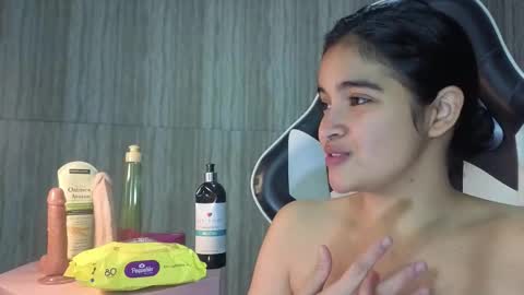 Snapshot of clementine_t chatting on 28, 11, 2025 Clementine online show from 28, 11, 2025