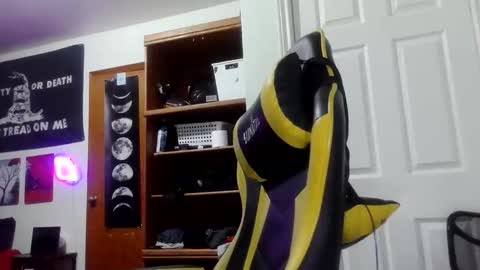 Snapshot of clintwood12 chatting on 18, 11, 2025 chad online show from 18, 11, 2025