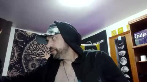 Snapshot of clintwood12 chatting on 22, 11, 2025 chad online show from 22, 11, 2025