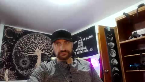 Snapshot of clintwood12 chatting on 29, 11, 2025 chad online show from 29, 11, 2025