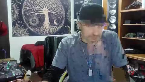 Snapshot of clintwood12 chatting on 22, 12, 2025 chad online show from 22, 12, 2025