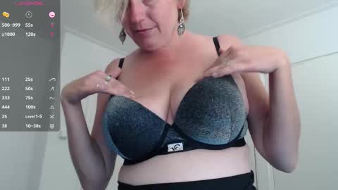 Snapshot of clittytastic chatting on 23, 9, 2025 Syl online show from 23, 9, 2025