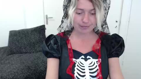 Snapshot of clittytastic chatting on 28, 10, 2025 Syl online show from 28, 10, 2025