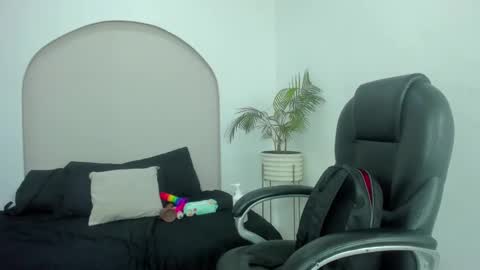 Cloe  online show from 15, 12, 2025