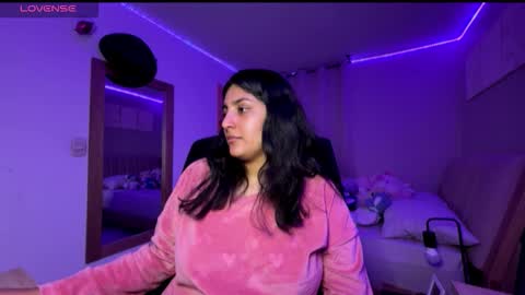 cloe small online show from 7, 11, 2025