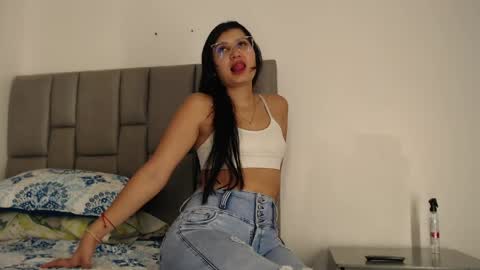 Snapshot of cloehonney chatting on 7, 5, 2026 cloe online show from 7, 5, 2026