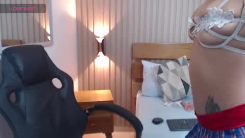 C L O E Y  online show from 5, 12, 2025