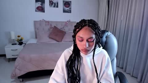 Snapshot of clown_face chatting on 24, 1, 2025 emely dolce online show from 24, 1, 2025