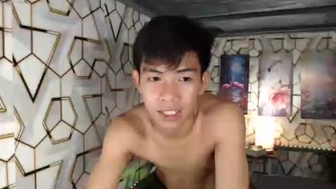 Snapshot of clyde_twinkx chatting on 4, 10, 2025 clyde_twinkx online show from 4, 10, 2025