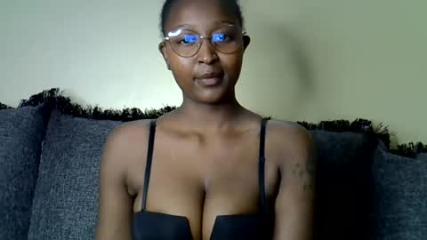 Snapshot of cocobaby_ chatting on 5, 7, 2026 Coco online show from 5, 7, 2026