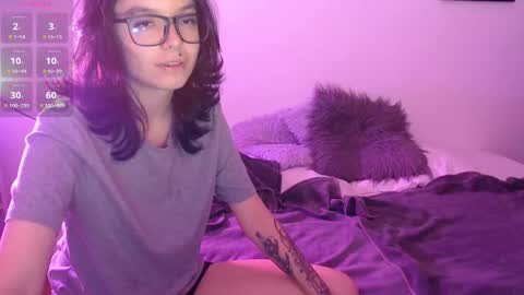 Snapshot of coffeandbread chatting on 23, 10, 2025 Phia And Luna online show from 23, 10, 2025