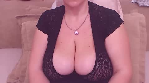 Snapshot of college_dream_bbw chatting on 2, 2, 2025 Maddison online show from 2, 2, 2025