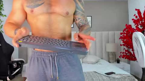 Snapshot of college_muscle_ass chatting on 22, 9, 2025 college_muscle_ass online show from 22, 9, 2025