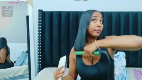Snapshot of colombia_mommy_ chatting on 18, 4, 2026 GRETCHEN online show from 18, 4, 2026