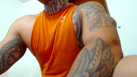 Snapshot of colombian_monster_cock chatting on 18, 12, 2024 camilo online show from 18, 12, 2024