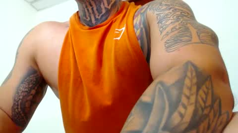 Snapshot of colombian_monster_cock chatting on 8, 1, 2025 camilo online show from 8, 1, 2025