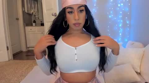 Snapshot of colombiantexas chatting on 12, 1, 2025 ........ Instagram Lorysexys online show from 12, 1, 2025