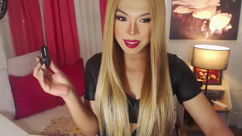 Snapshot of commanderofsexx chatting on 4, 1, 2025 QUEEN SABRINA online show from 4, 1, 2025